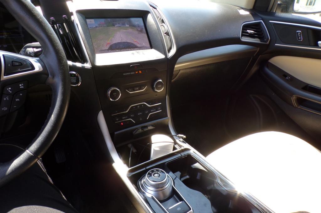 2020 Ford Edge SEL photo
