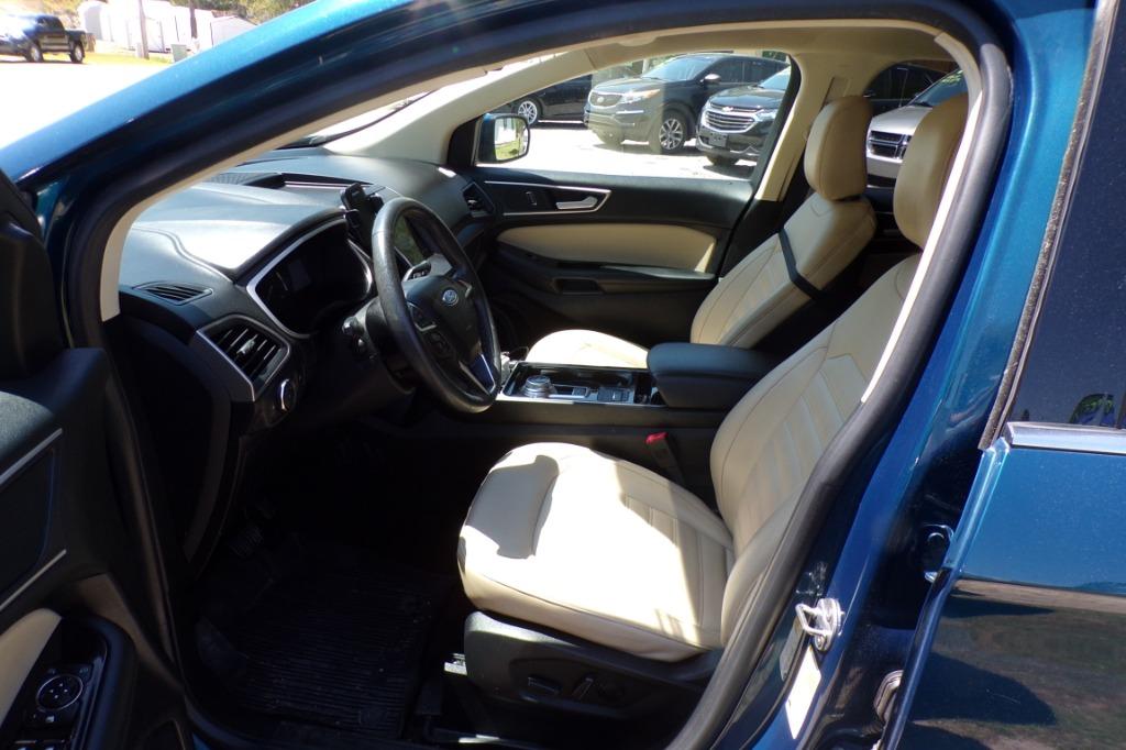2020 Ford Edge SEL photo