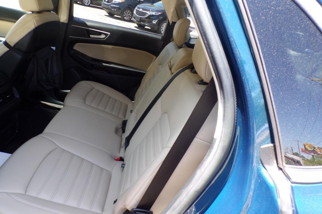 2020 Ford Edge SEL photo