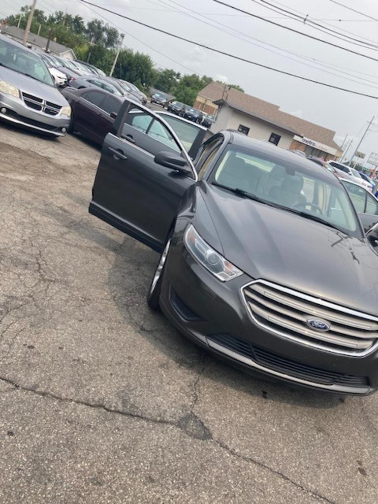 2018 Ford Taurus - $8,500