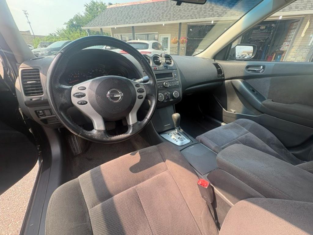 2009 Nissan Altima - $5,900