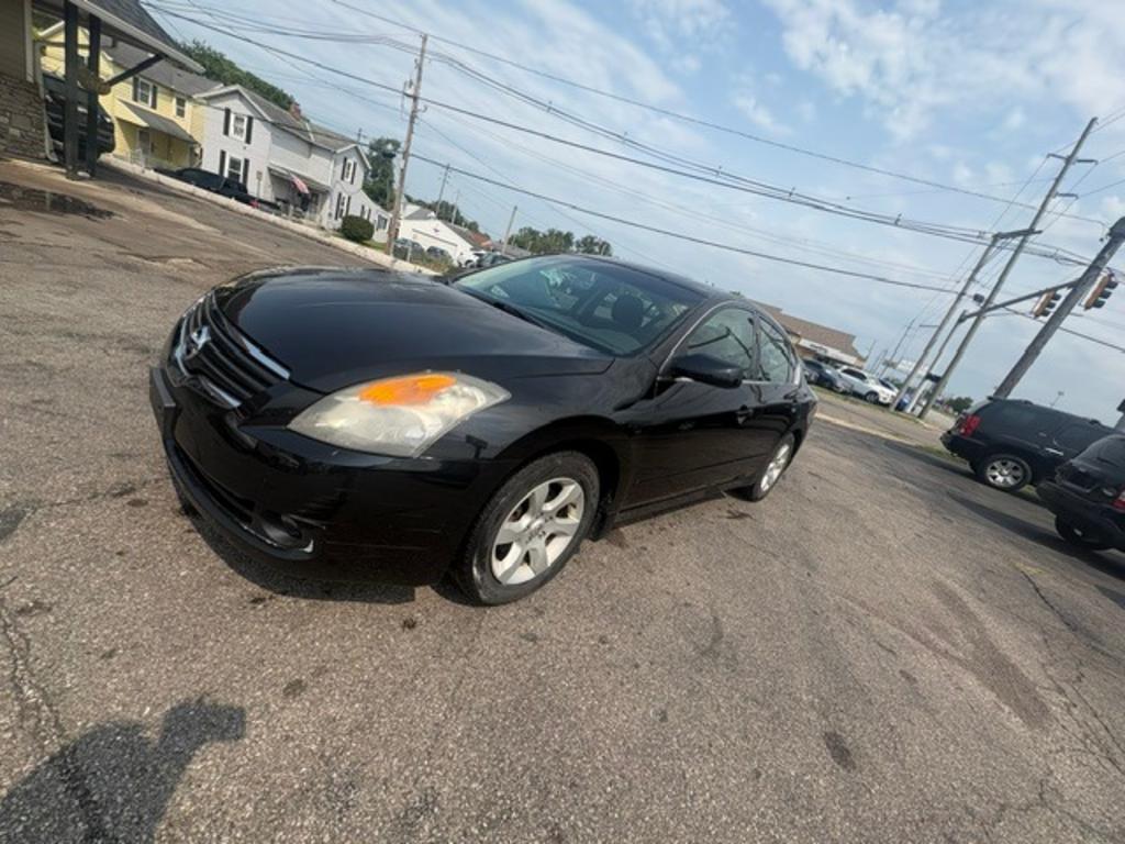 2009 Nissan Altima - $5,900
