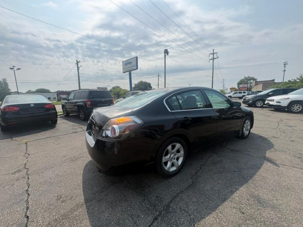 2009 Nissan Altima - $5,900