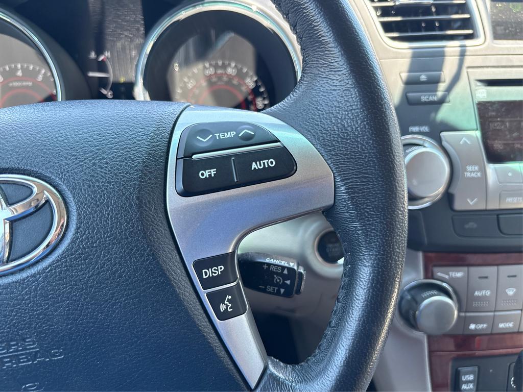 2011 Toyota Highlander - $19,995