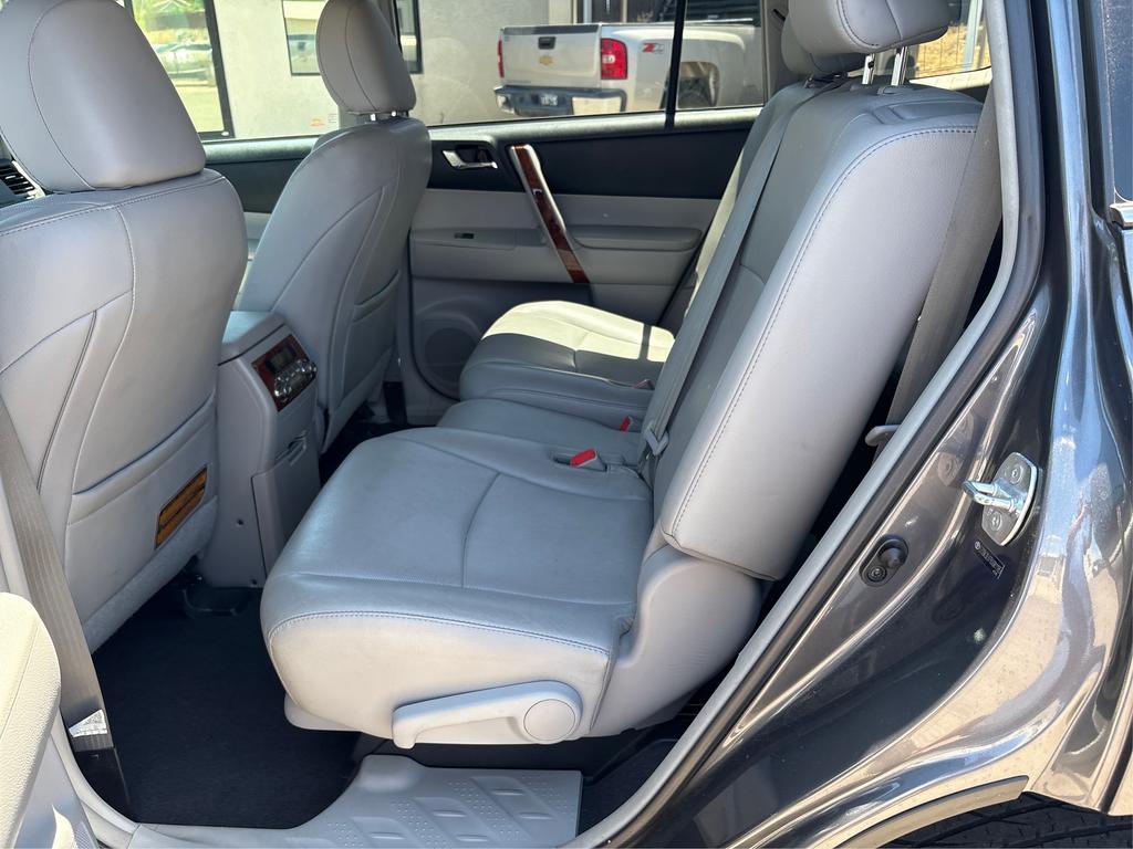 2011 Toyota Highlander - $19,995