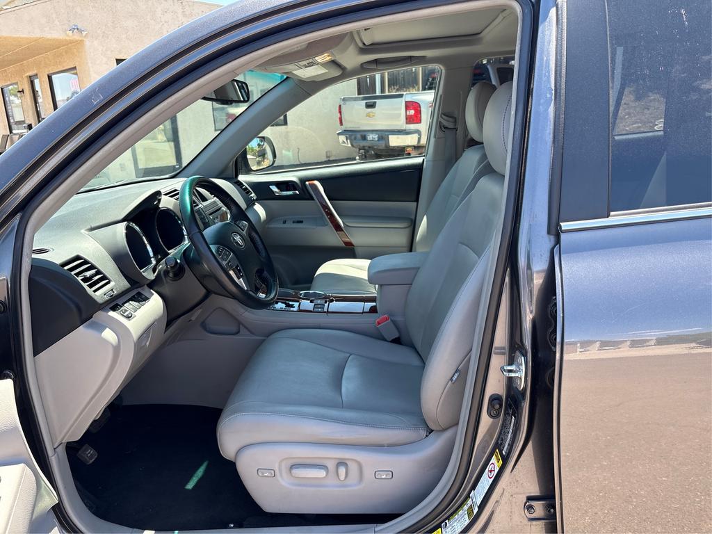 2011 Toyota Highlander - $19,995