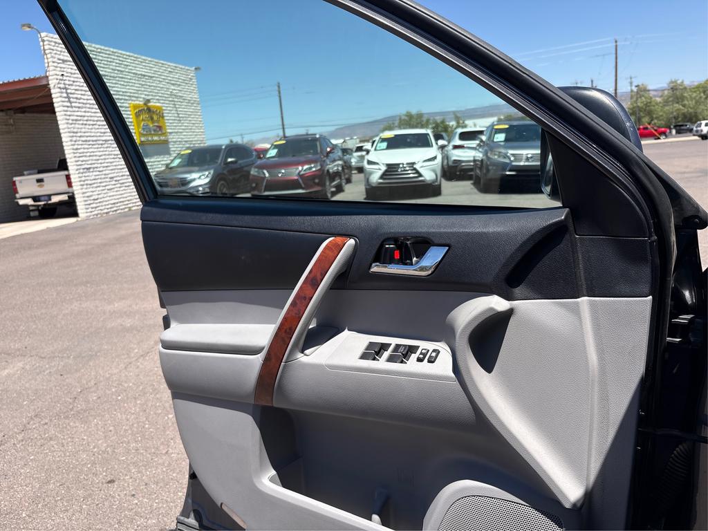 2011 Toyota Highlander - $19,995