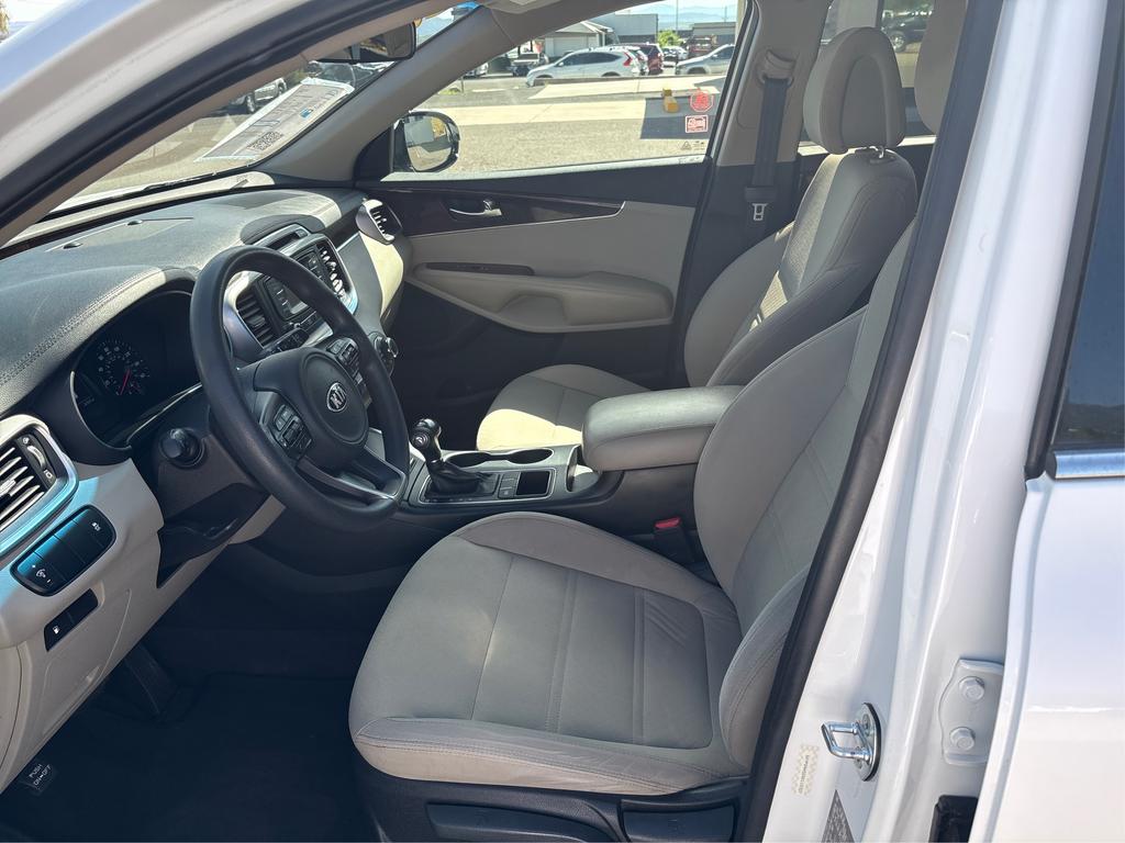 2016 Kia Sorento - $12,995