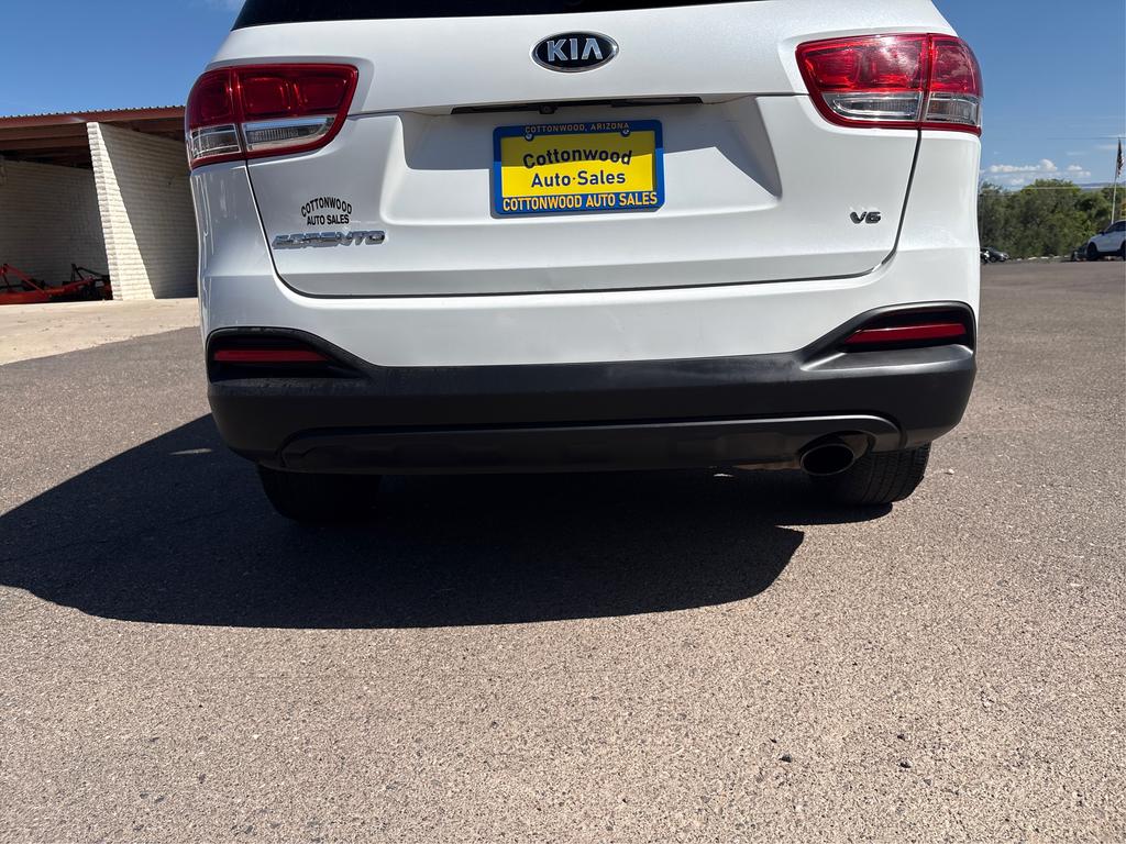 2016 Kia Sorento - $12,995