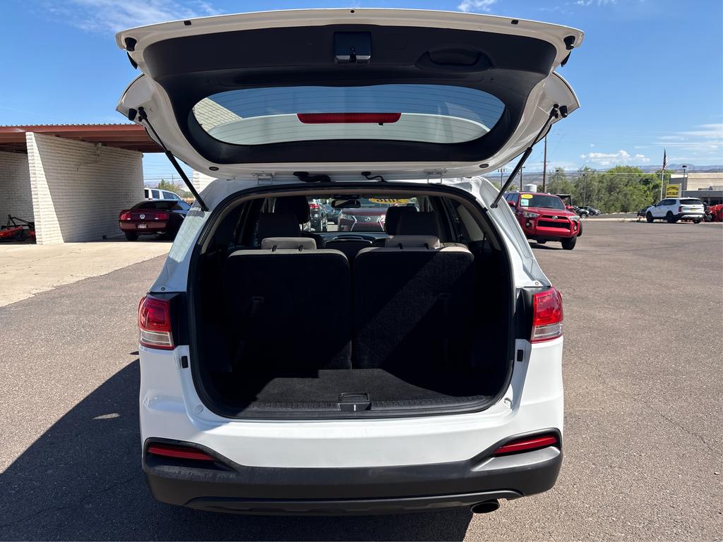 2016 Kia Sorento - $12,995