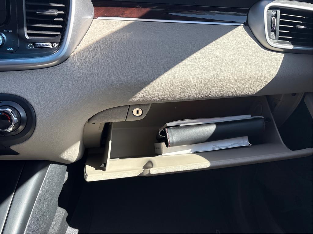 2016 Kia Sorento - $12,995