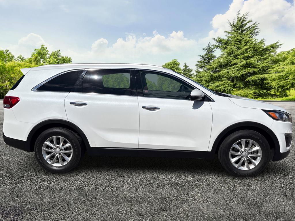 2016 Kia Sorento - $12,995