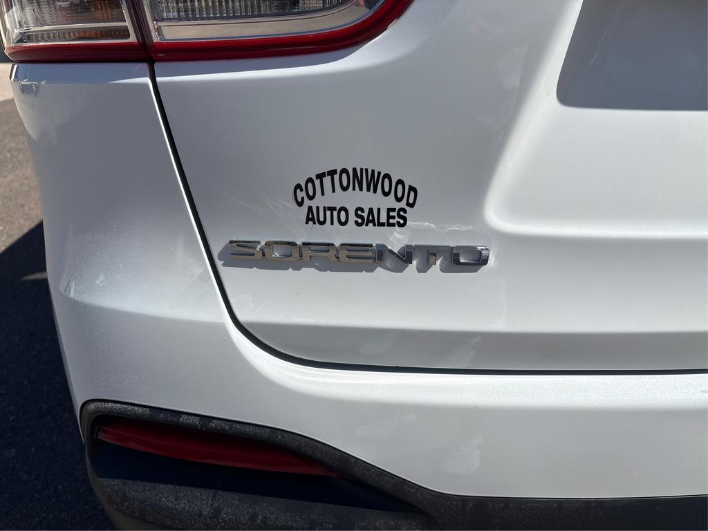 2016 Kia Sorento - $12,995