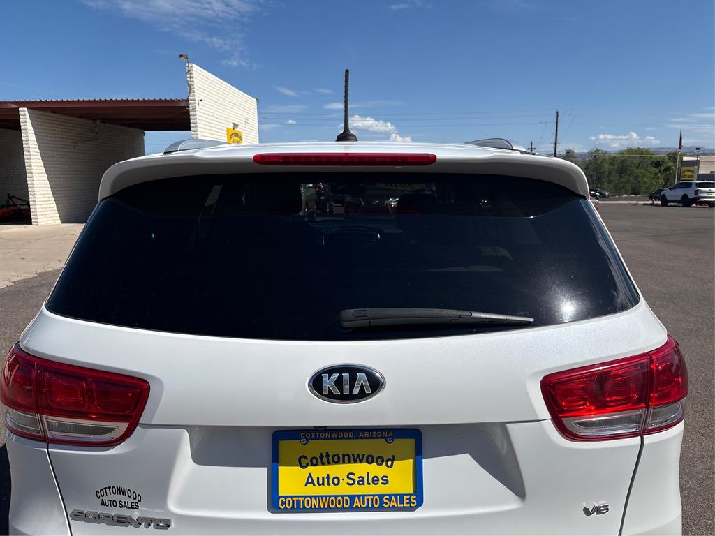 2016 Kia Sorento - $12,995