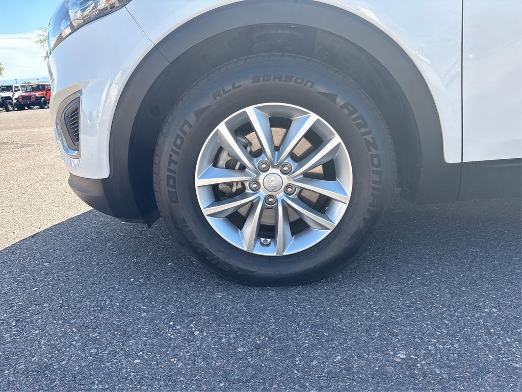 2016 Kia Sorento - $12,995