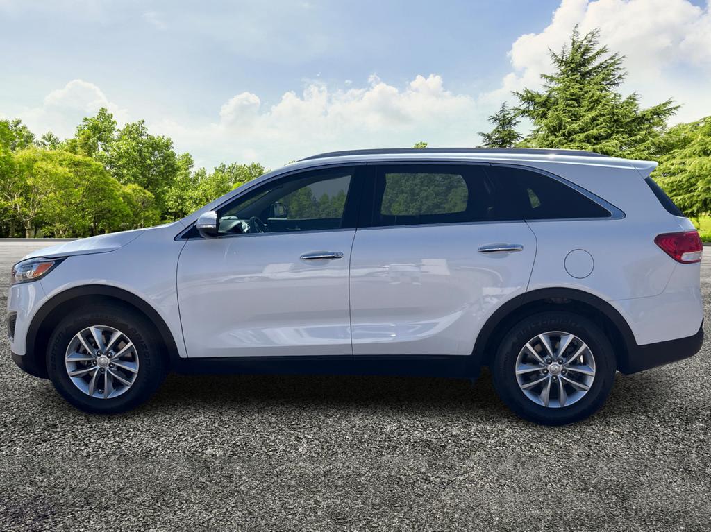 2016 Kia Sorento - $12,995