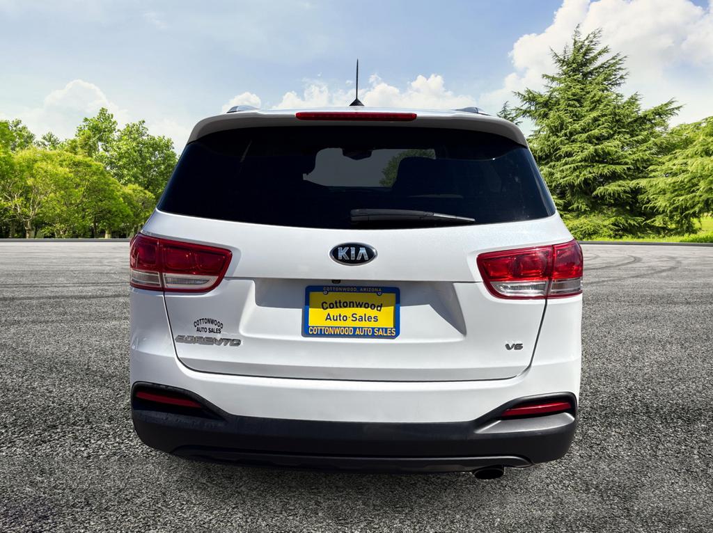 2016 Kia Sorento - $12,995