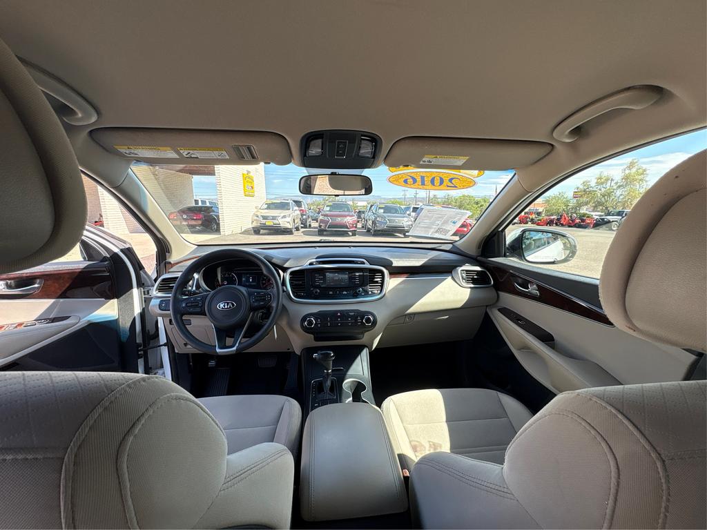 2016 Kia Sorento - $12,995