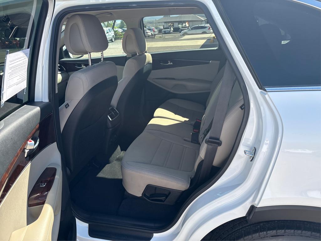 2016 Kia Sorento - $12,995