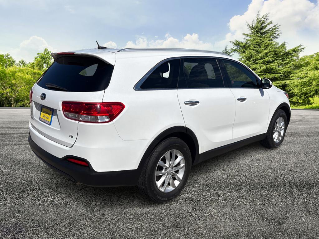 2016 Kia Sorento - $12,995