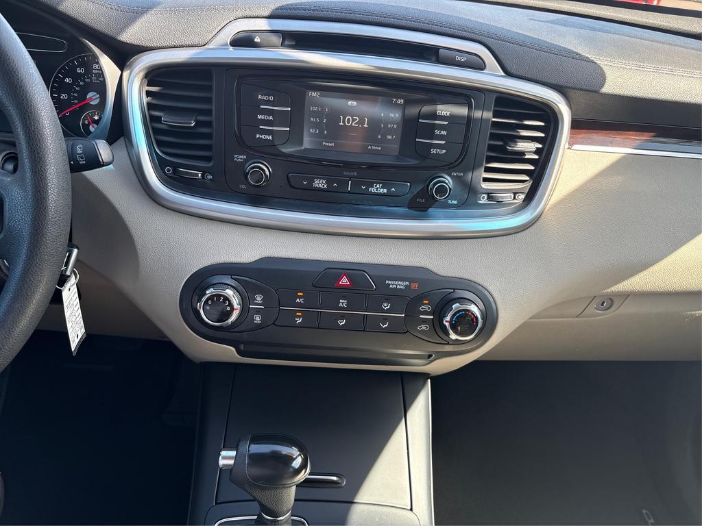 2016 Kia Sorento - $12,995