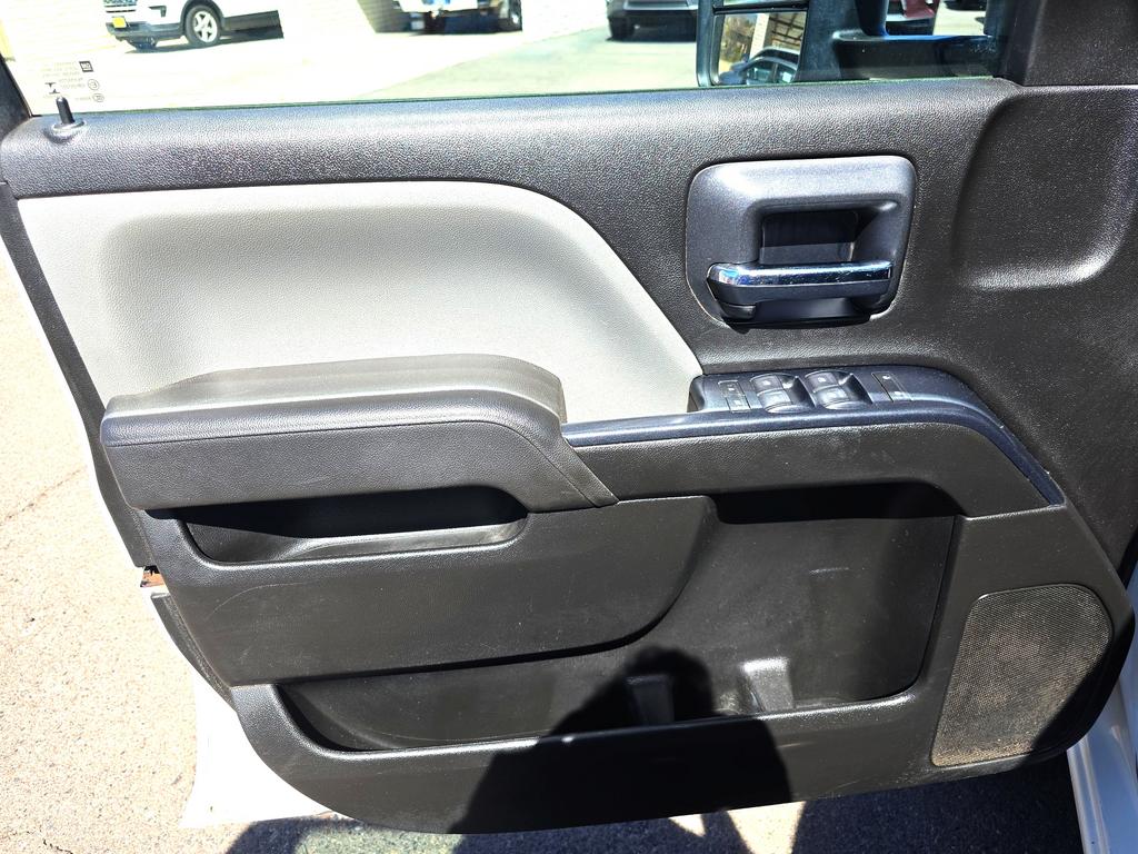 2017 Chevrolet Silverado 2500HD - $27,995