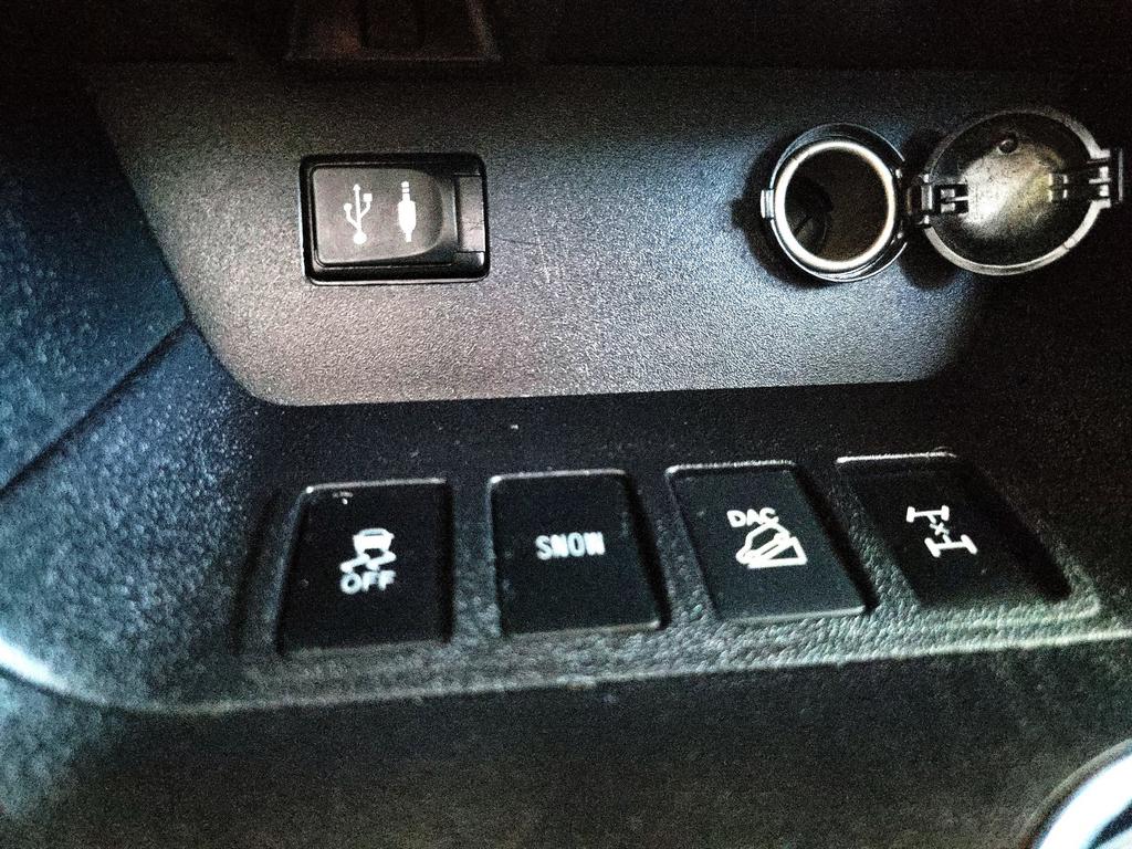 2015 Toyota Highlander LE photo