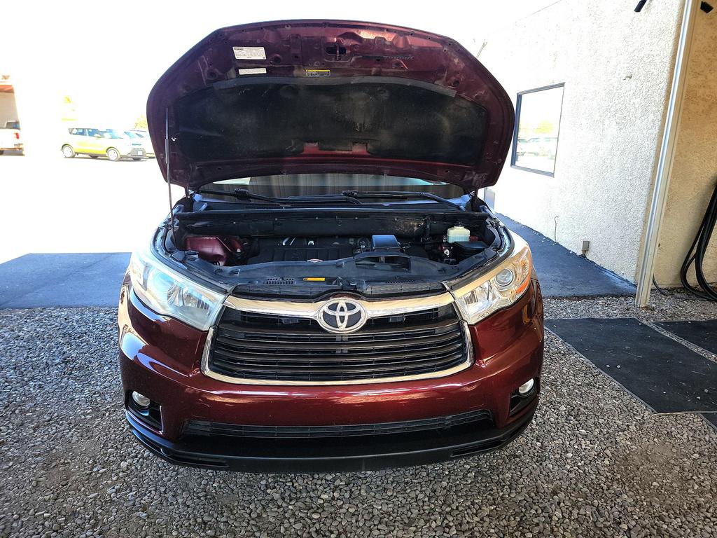 2015 Toyota Highlander LE photo