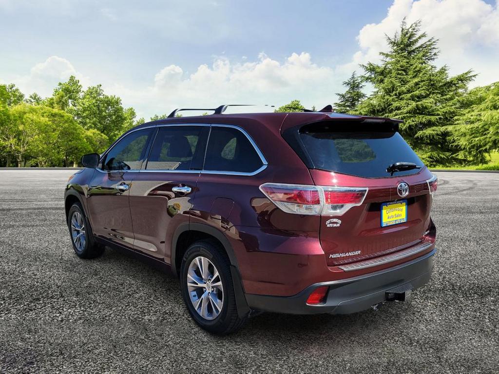 2015 Toyota Highlander LE photo