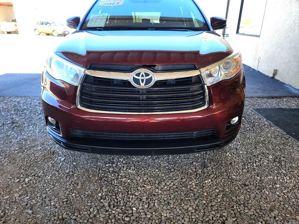 2015 Toyota Highlander LE photo