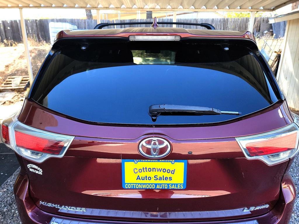2015 Toyota Highlander LE photo