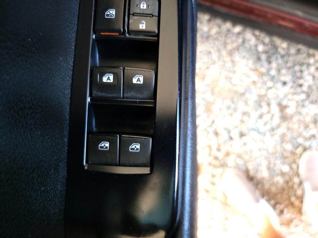 2015 Toyota Highlander LE photo
