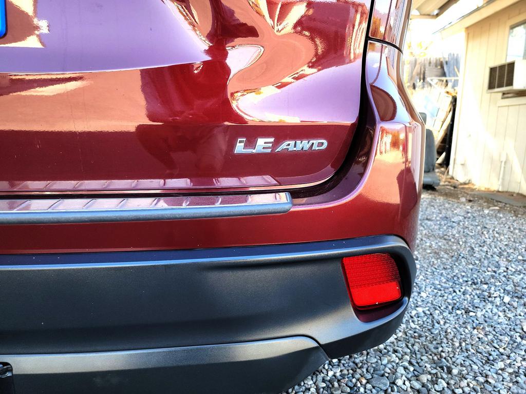 2015 Toyota Highlander LE photo
