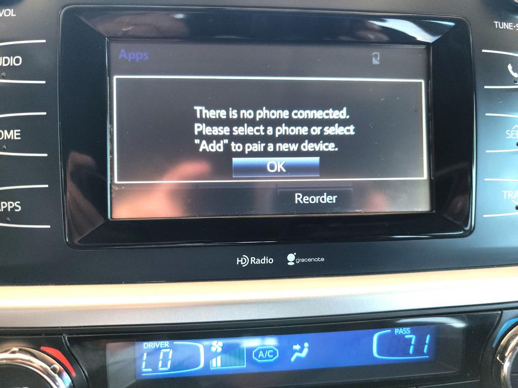 2015 Toyota Highlander LE photo