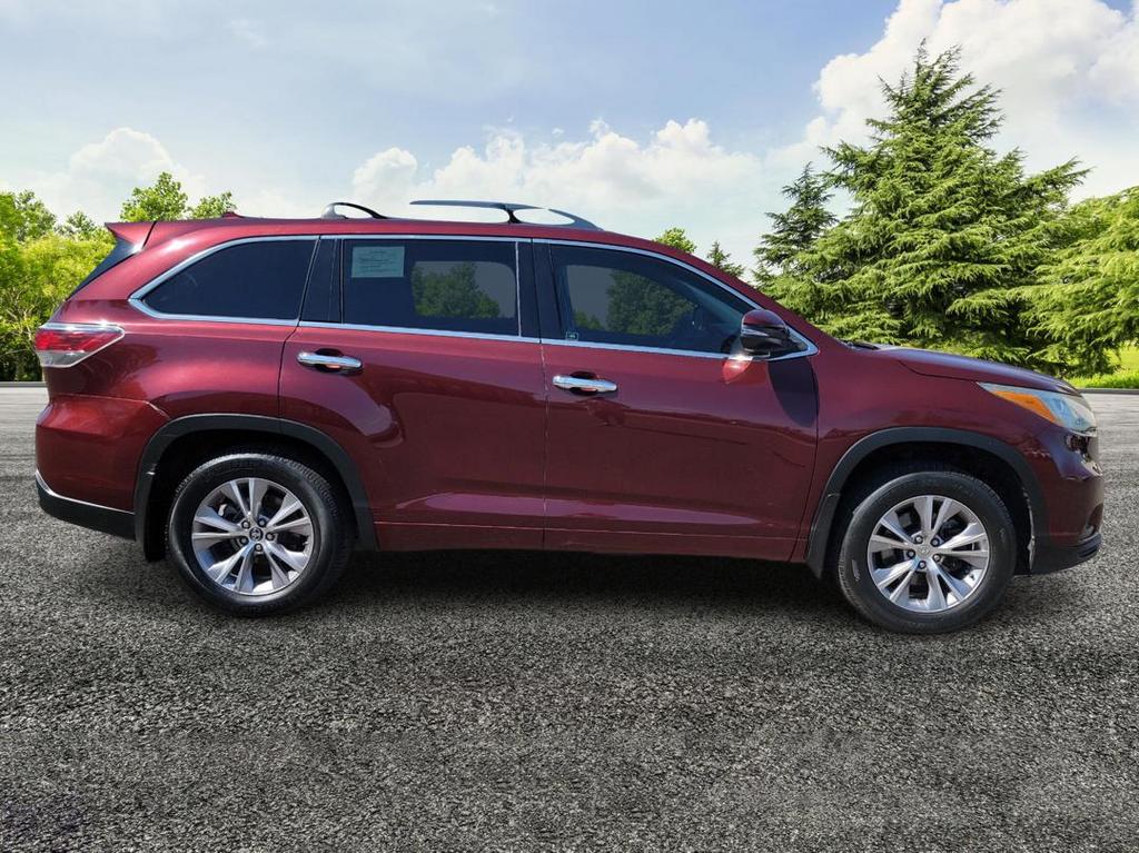 2015 Toyota Highlander LE photo