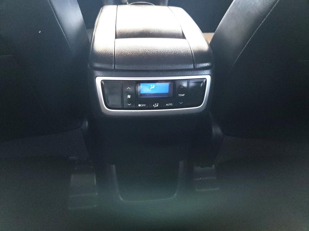 2015 Toyota Highlander LE photo