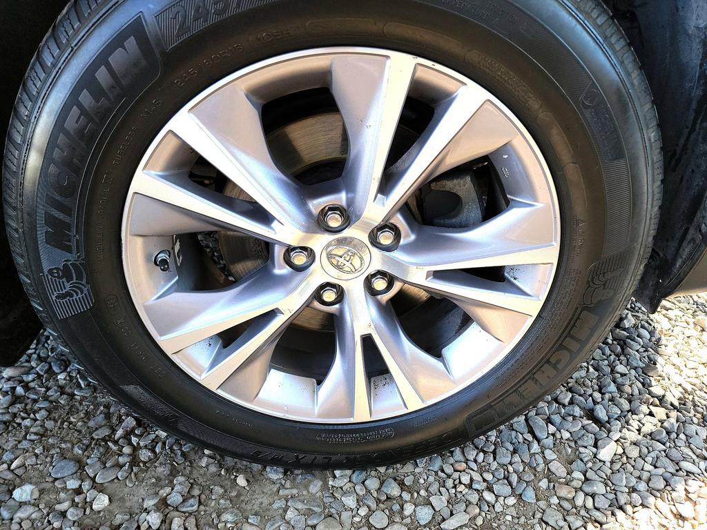 2015 Toyota Highlander LE photo