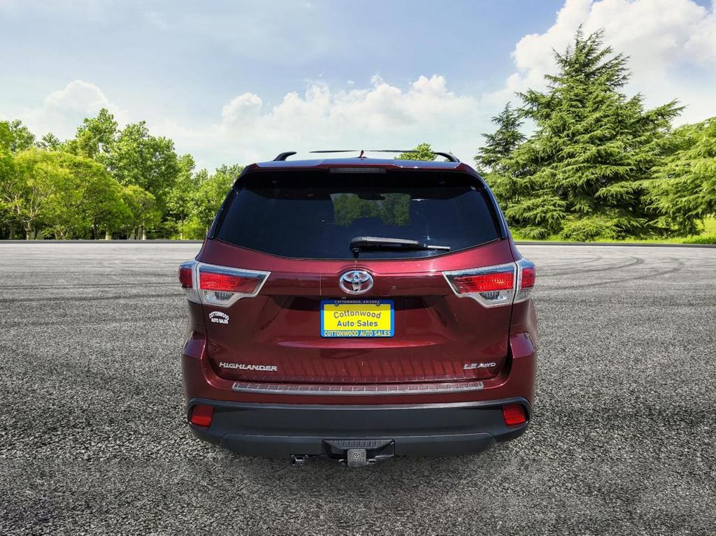 2015 Toyota Highlander LE photo