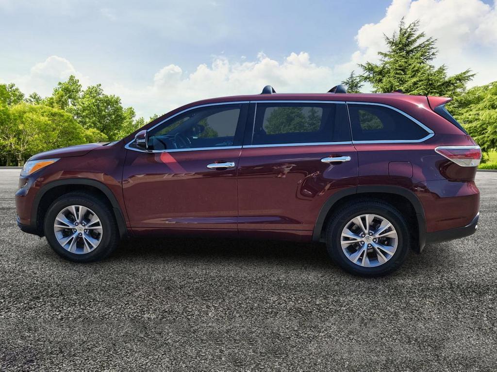 2015 Toyota Highlander LE photo