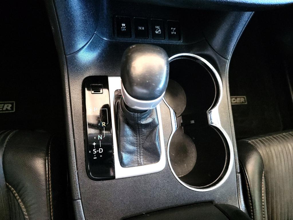 2015 Toyota Highlander LE photo