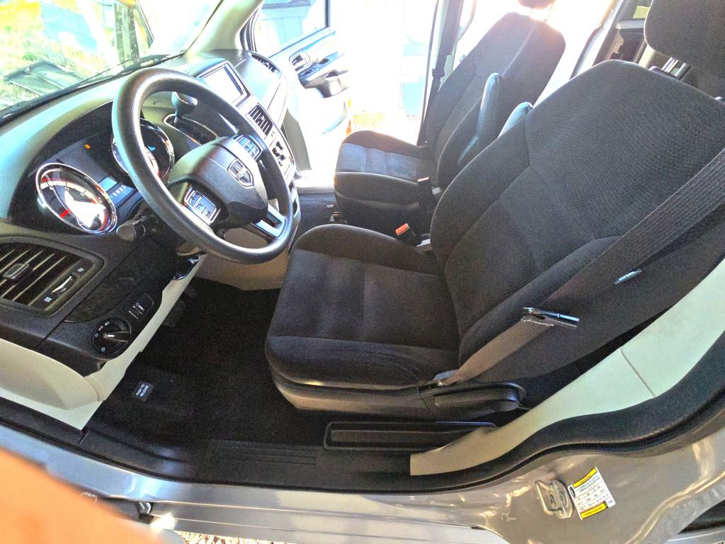 2018 Dodge Grand Caravan - $16,995