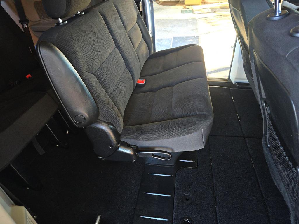 2018 Dodge Grand Caravan - $16,995