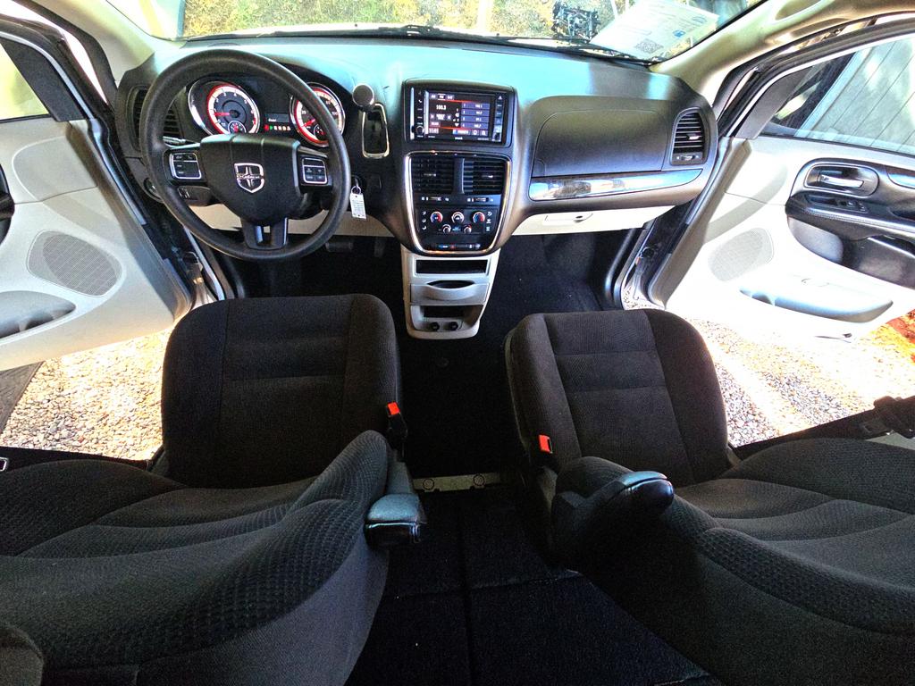 2018 Dodge Grand Caravan - $16,995