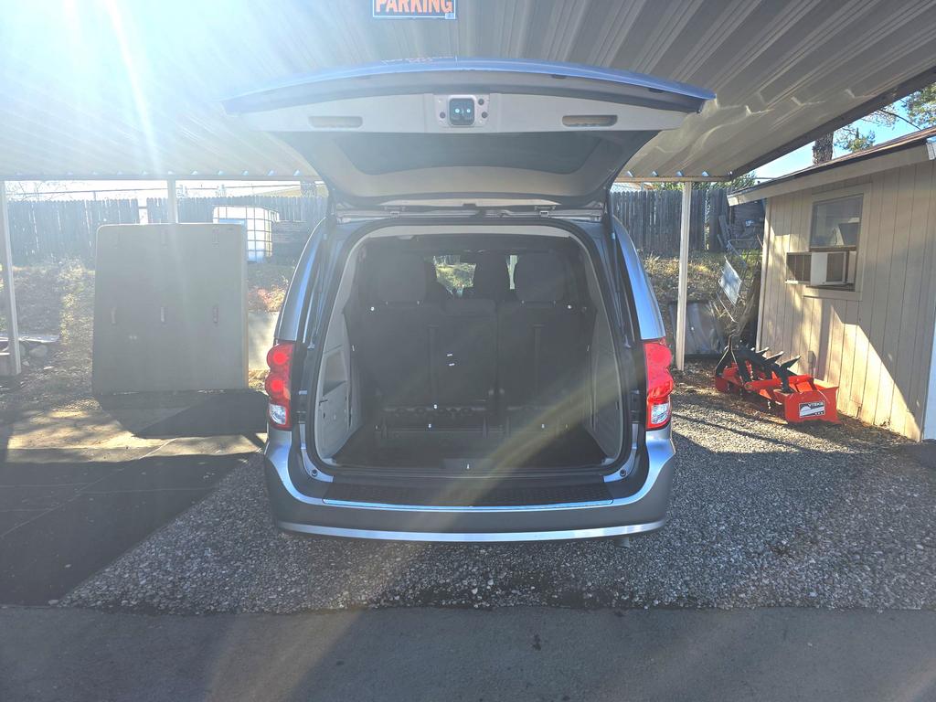 2018 Dodge Grand Caravan - $16,995