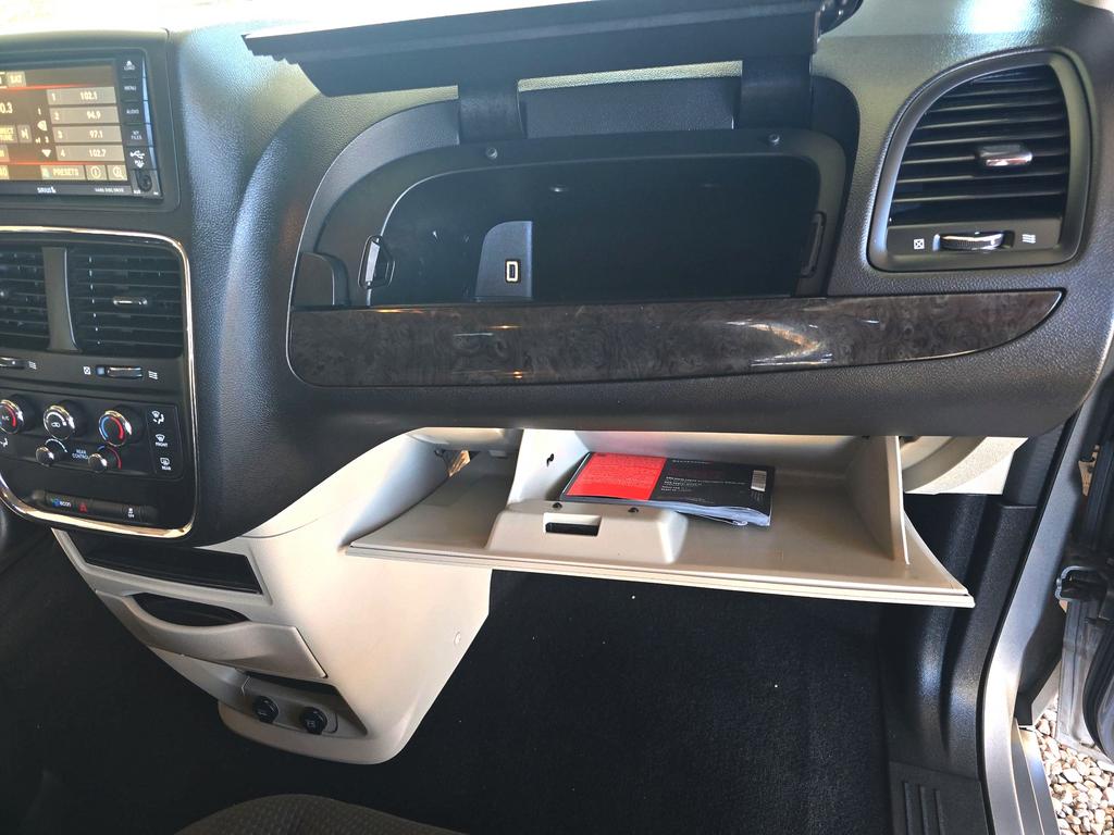2018 Dodge Grand Caravan - $16,995