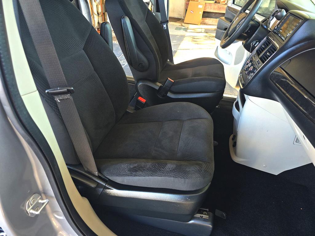 2018 Dodge Grand Caravan - $16,995