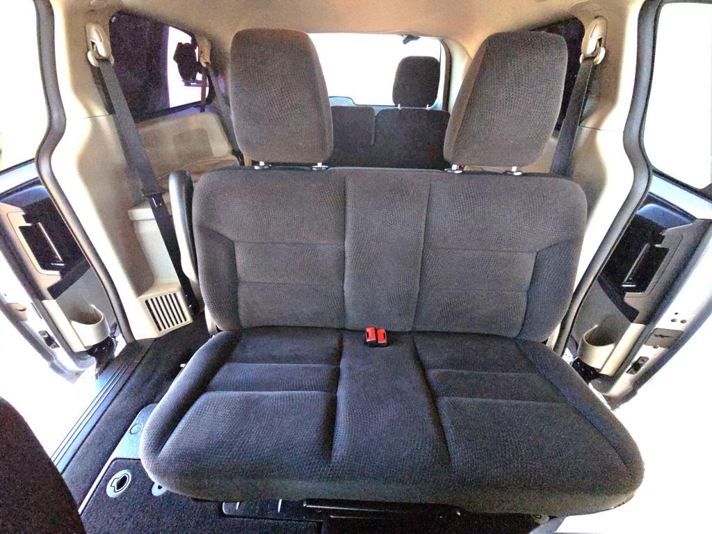 2018 Dodge Grand Caravan - $16,995