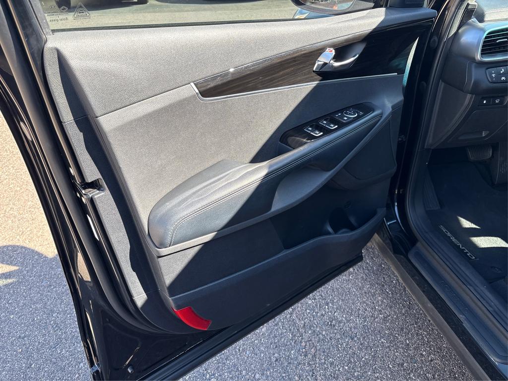 2019 Kia Sorento - $17,995