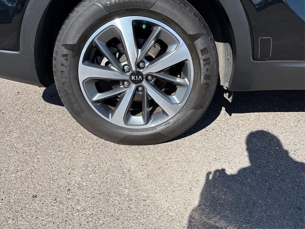2019 Kia Sorento - $17,995