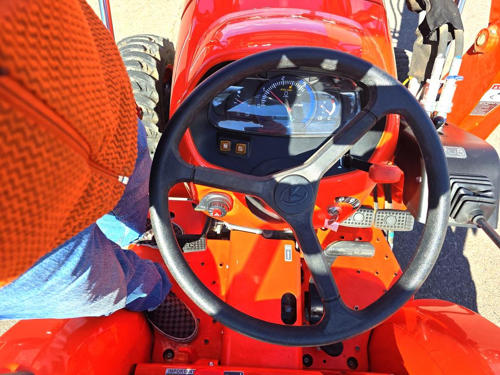 2019 Kubota  L3901hst - $25,995